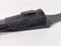 Scheide für Extraseitengewehr KS98 der Wehrmacht,   Länge 27,5 cm, Koppelschuh aus Ersatzmaterial mit Nagelloch