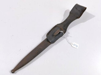 Scheide mit Koppelschuh zum Extraseitengewehr KS98  , Eigentumstück,  Länge 27,5 cm, Scheide korrodiert, Leder hart und brüchig