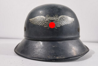 Stahlhelm Luftschutz, ungereinigtes Stück, der...