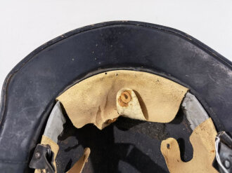 Stahlhelm Luftschutz, ungereinigtes Stück, der Kinnriemen aus Ersatzmaterial