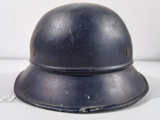 Stahlhelm Luftschutz, ungereinigtes Stück, der Kinnriemen und das Innenfutter aus Ersatzmaterial