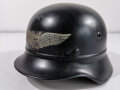 Stahlhelm Luftschutz, aussen überlackiertes Stück, das originale Abzeichen entnazifiziert