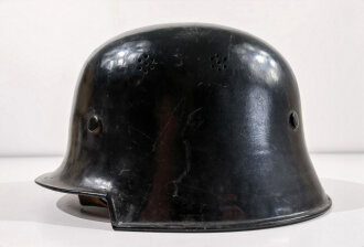 Stahlhelm Feuerwehr III.Reich, überlackiertes Stück