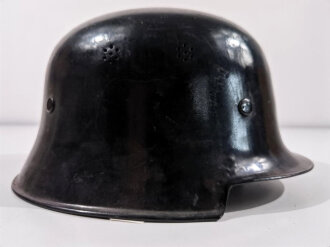 Stahlhelm Feuerwehr III.Reich, überlackiertes Stück