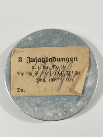 Leichtmetalldose für " 3 Zusatzladungen des schweren Granatwerfer 34" der Wehrmacht, datiert 1939. Die Pulversäcke leer