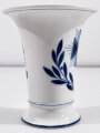 Porzellanmanufaktur Meissen, Vase mit Eisernem Kreuz 1.Klasse 1914. Höhe 16,5cm, unbeschädigtes Stück