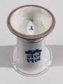 Porzellanmanufaktur Meissen, Vase mit Eisernem Kreuz 1.Klasse 1914. Höhe 16,5cm, unbeschädigtes Stück