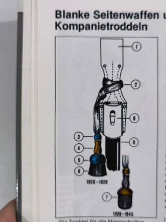 "Uniformen der Infanterie 1919 bis heute" Deutsche Uniformen im 20. Jahrhundert Band 2" 127 Seiten, gebraucht,  guter Zustand