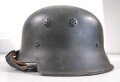 Stahlhelm vermutlich für technische Nothilfe. dunkelgrüner Originallack, zusammengehörig, guter Gesamtzustand