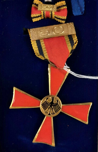 Bundesrepublik Deutschland, Verdienstkreuz am Bande des...