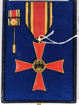 Bundesrepublik Deutschland, Verdienstkreuz am Bande des Verdienstordens in Herrenausführung mit zwei Ansteckspangen im Etui, seit 1951