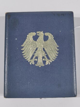 Bundesrepublik Deutschland, Bundesverdienstkreuz 1. Klasse in  Herrenausführung mit Bandspange und Anstecker im Etui