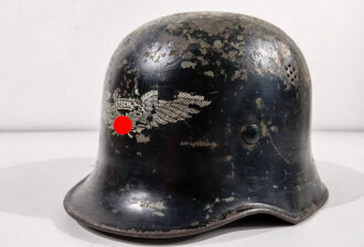 Stahlhelm Luftschutz. war ursprünglich ein grün lackierter OT ? Hel, wurde dann aber schwarz lackiert und mit Luftschutz Emblem versehen