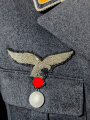 Luftwaffe, Waffenrock für einen Leutnant fliegendes Personal. Der Adler vermutlich neuzeitlich vernäht, sonst einwandfrei