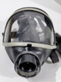 Dräger Werke, moderne Gasmaske mit Filter in Kuststoffbehälter. NUR FÜR DEKORATIONSZWECKE