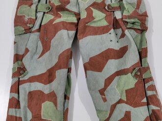 Bundeswehr Tarnhose 1.Modell ( 1956 ) Getragenes Stück mit diversen Flickstellen, Bundweite: 86 cm