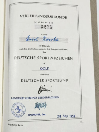 Bundesrepublik Deutschland, Urkunde zum Deutschen Sportabzeichen in Gold, mit Abzeichen in Stoffausführung, Landessportbund Niedersachsen