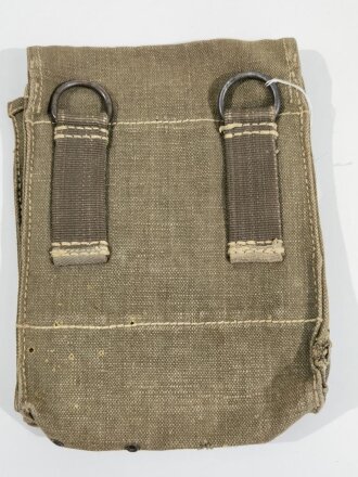 Magazintasche für die Maschinenpistole Steyr Solothurn der Wehrmacht. Die Seitentasche sowie die Fächer abgetrennt