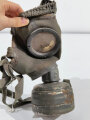 Gasmaske mit Filter Wehrmacht, dieser datiert 1943. Ungereinigtes Set