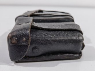 Patronentasche zum K98 Wehrmacht ( für 6 Ladestreifen). Schwarzes Leder , datiert 1942