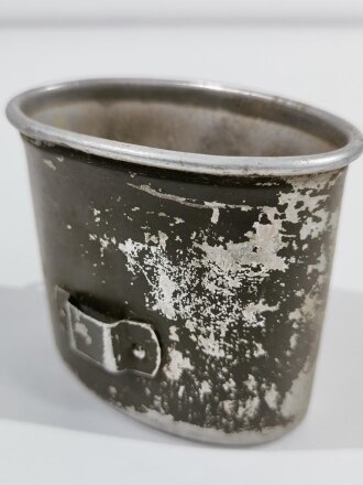 Becher für eine Feldflasche der Wehrmacht datiert 1942