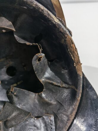 Bayern 1.Weltkrieg, Pickelhaube für Mannschaften aus Blech. Zum Teil beilackiert, die Kokarde sowie das Leder des Kinnriemen sind neuzeitlich ergänzt