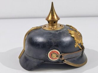 Preußen, Pickelhaube für Mannschaften im Reserve Infanterie Regiment 233.  Zusammengehöriger Helm, in allen teilen Original, der Kinnriemen angerissen