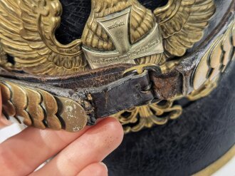 Preußen, Pickelhaube alter Art mit eckigem Vorderschirm und Reserveadler. Wohl zusammengestelltes Stück aus originalen Teilen mit guter Substanz