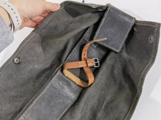 Tasche für Antennenzubehör Wehrmacht aus blauem Webmaterial, sehr guter Zustand Länge ca. 77 cm