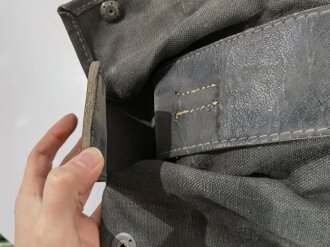 Tasche für Antennenzubehör Wehrmacht aus blauem Webmaterial, sehr guter Zustand Länge ca. 77 cm