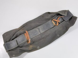 Tasche für Antennenzubehör Wehrmacht aus blauem Webmaterial, sehr guter Zustand Länge ca. 77 cm