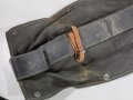 Tasche für Antennenzubehör Wehrmacht aus blauem Webmaterial, sehr guter Zustand Länge ca. 77 cm