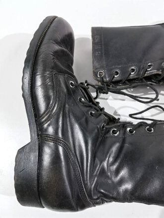 U.S. 1969 dated pair of Vietnam War era black leather combat boots made by Genesco. Size 8W, used.