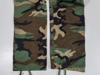 U.S. 1988 dated woodland camo Combat trousers, size small xlong. Used, Bundweite: 76 cm