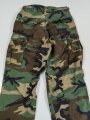 U.S. 1988 dated woodland camo Combat trousers, size small xlong. Used, Bundweite: 76 cm