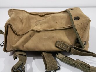 U.S. WWII mine detector bag khaki with OD rim, used