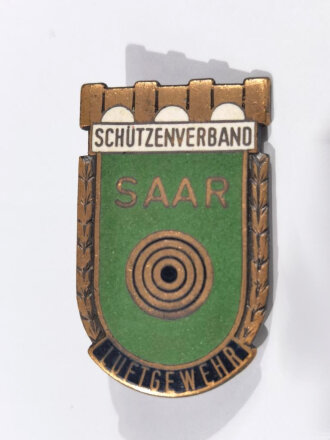 Deutschland nach 1945, emailliertes Abzeichen Schützenverband " Saar " für Luftgewehr in Bronze