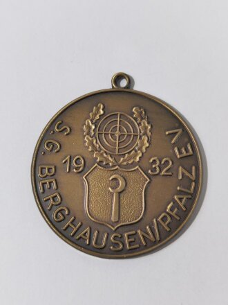 Schützenverein, tragbare Medaille, Kleinkaliber Standeinweihung 1981 " Berghausen/ Pfalz e.V. 1932 " Durchmesser 35 mm