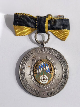 Tragbare Medaille, 10 Jahre Bayerischer Sportschützen- Bund 1950 - 1960, Rückseitig " 150 Jahre Oktoberfest München 1810 - 1960 ", Durchmesser 34 mm