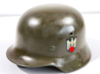 Heer, Stahlhelm Modell 1940. Meiner Ansicht nach eine komplette REPRODUKTION, Kopfgrösse 57, das Hakenkreuz entnazifiziert