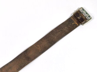 Zweidornkoppel für Offiziere, frühes Stück mit Neusilberner Schliesse, braunes Leder. Gesamtlänge 108cm