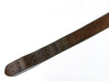 Zweidornkoppel für Offiziere, frühes Stück mit Neusilberner Schliesse, braunes Leder. Gesamtlänge 108cm