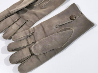 Paar Handschuhe für Offiziere der Wehrmacht aus Wildleder. Leicht getragenes Paar in gutem Zustand