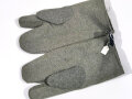 Paar Winterhandschuhe Wehrmacht, feldgrau, sehr guter Zustand