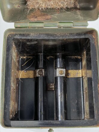 Batteriekasten ( Behälter für Stromquelle) unter anderem zum Entfernungsmesser 36. Überlackiertes Stück