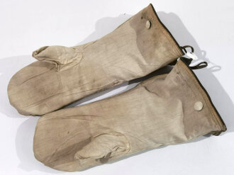 Paar Winter Wendehandschuhe Wehrmacht, mausgrau auf weiß, guter Zustand