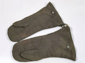 Paar Winter Wendehandschuhe Wehrmacht, mausgrau auf weiß, guter Zustand