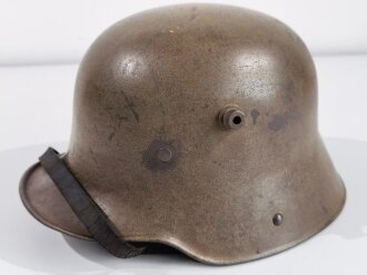 1.Weltkrieg, Stahlhelm Modell 1916. Getragenes...
