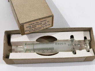 U.S.WWII medical department syringe, unused in original box