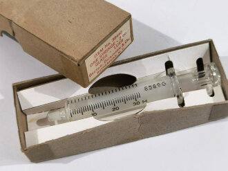 U.S.WWII medical department syringe, unused in original...